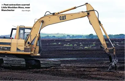  ?? Alan Wright ?? > Peat extraction-scarred Little Woolden Moss, near Manchester