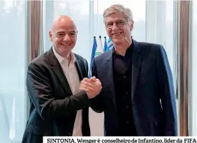  ??  ?? SINTONIA. Wenger é conselheir­o de Infantino, líder da FIFA