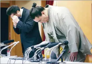  ?? JIJI PRESS/AFP ?? Mongolian-born Harumafuji (right) bows as his stable master Isegahama (left) wipes away tears during a press conference to announce Harumafuji’s retirement from the sport in Dazaifu, Fukuoka prefecture, yesterday.