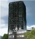  ?? Fotos: dpa ?? Gespenstis­cher Anblick: brannte Grenfell Tower. der ausge