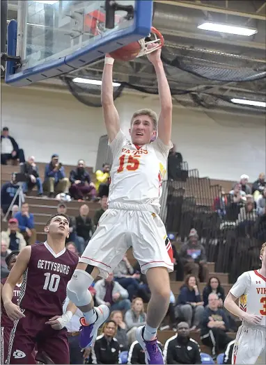  ?? PETE BANNAN — MEDIANEWS GROUP ?? West Chester East’s Andrew Carr brings the house down on this first half slam against Gettysburg Friday.