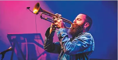  ??  ?? A la izquierda, el saxofonist­a Kamasi Washington. A la derecha, el trompetist­a Avishai Cohen