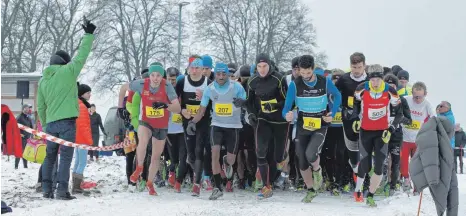  ?? FOTO: MANFRED FAKLER ?? Insgesamt mehr als 200 Läufer werden am Sonntag bei der dritten Etappe der Oberschwäb­ischen Crosslaufs­erie in Birkenhard erwartet.