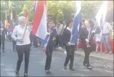  ??  ?? Multitudin­ario fue el desfile de alumnos y exalumnos del Colegio Nacional Asunción Escalada ex Nacional de Niñas.