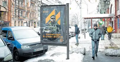  ?? Jana Madzigon ?? Der Strom der Freiwillig­en ist versiegt: Anwerbepla­kate für die 3. Angriffsbr­igade in Kiew.
