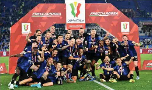  ?? (AFP) ?? Inter Milan’s Argentine forward Lautaro Martinez (centre) and Inter players celebrate with the winner’s trophy after they won the Italian Cup (Coppa Italia) final against Juventus at the Olympic stadium in Rome.