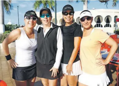  ??  ?? Margarita Súarez Dovalí, Pilar González Abimeri de Aguilar, Silvia Méndez Sánchez de Sansores y Nora Rodríguez Rosales de Salinas.