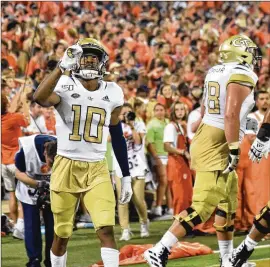  ?? HYOSUB SHIN / HYOSUB.SHIN@AJC.COM ?? Georgia Tech wide receiver Ahmarean Brown (10) celebrates after catching a touchdown pass against Clemson on Aug. 29.