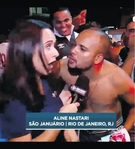  ?? ESPORTE INTERATIVO ?? A man tries to kiss Brazilian sports journalist Aline Nastari while she is on air at a 2015 soccer game in Rio de Janeiro. Nastari joined with colleagues to post a video about the sexism they face.
