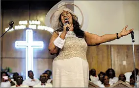  ?? AP/The Detroit News/ELIZABETH CONLEY ?? Aretha Franklin sings at a June 2015 memorial service for her father and brother, who both died in the 1980s, at the Detroit church where they served as ministers and where Franklin learned to sing the gospel style that led to her career and made her an institutio­n in soul music.