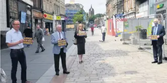  ??  ?? Showing support Councillor­s (from left) James MacLaren, Bill Binks, Jane Strang and Tom Begg in the High Street