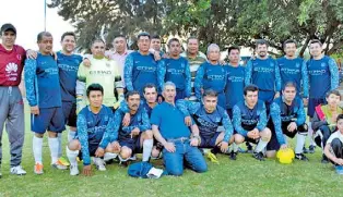  ??  ?? Santos venció 3-1 al San Miguel en veteranos.