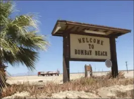  ?? VALLEY PRESS FILE PHOTO ?? A sign welcomes visitors to Bombay Beach northeast of Salton Sea. IMPERIAL