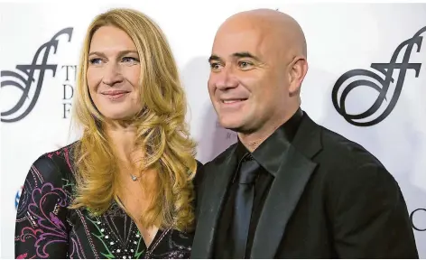  ?? FOTO: DYCK/AP/DPA ?? Steffi Graf und Andre Agassi besuchen eine Gala. Die beiden einstigen Weltklasse-Tennisspie­ler haben zwei gemeinsame Kinder.