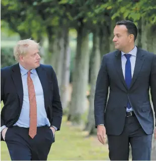  ?? PHOTO AFP ?? Le premier ministre britanniqu­e Boris Johnson et son homologue irlandais Leo Varadkar. La question de la frontière entre l’Irlande et l’Irlande du Nord reste un contentieu­x dans les négos sur le Brexit.