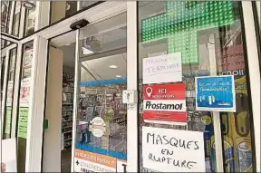  ??  ?? Les pharmacies ont été dévalisées de leurs masques de protection.