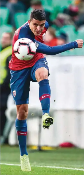  ?? FOTO: LISE ÅSERUD, NTB SCANPIX ?? LIKER BALL: Mohamed Elyounouss­i under kampen mot Slovenia i Ljubljana på Stozice Stadium fredag kveld.