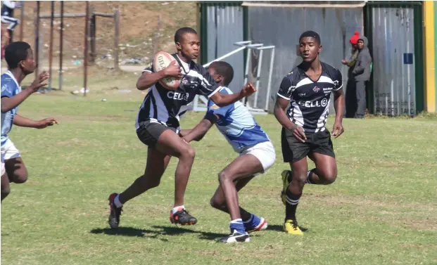  ?? Photo: Sakhile Dube ?? Mary Waters (Black and White tops) U15 rugby side won the Albany section of the Vuka competitio­n.