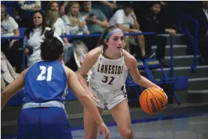  ?? The Sentinel-Record/Krishnan Collins ?? ■ Lakeside’s Amelia Rogers (32) surveys the court as Greenbrier’s McKayla Betts (21) defends at Lakeside Athletic Complex Tuesday.