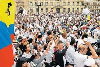  ?? LEONARDO MUÑOZ/EFE ?? Manifestaç­ão. Milhares de colombiano­s tomam as ruas de Bogotá em repúdio à violência