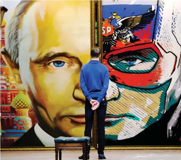  ?? Foto: AFP/Yuri Kadobnov ?? Noch zu Beginn des Jahres zeigte das Moskauer Museum für Moderne Kunst die Ausstellun­g »Superputin«.