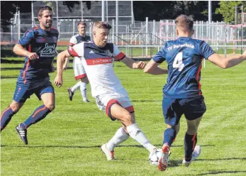  ?? FOTO: HKB ?? Nach der leidvollen 2:3-Niederlage gegen den TV Darmsheim (Spielszene) hoffen die Mühlheimer Landesliga­Fußballer am heutigen Samstag gegen den SV Nehren auf einen Heimsieg.