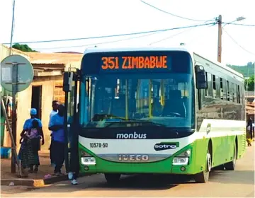  ?? ?? HOMEBOUND . . . This bus takes residents of the Ivorian city of San Pedro to the suburb called Zimbabwe