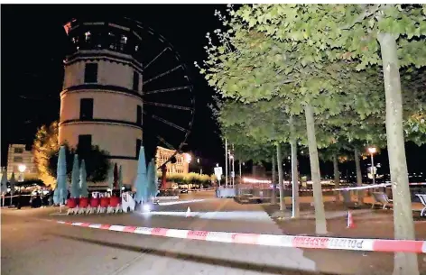  ?? FOTO: PATRICK SCHÜLLER ?? Am Burgplatz wurde in der Nacht zu Samstag ein junger Mann mit einer Glasflasch­e lebensgefä­hrlich verletzt.