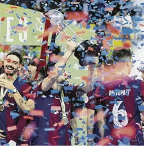  ?? FOTO: EFE ?? Catela, héroe del Barça y MVP de la Supercopa de España, en plena celebració­n