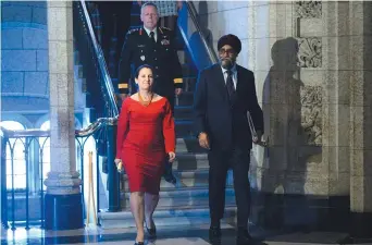  ??  ?? Le ministre de la Défense nationale, Harjit Sajjan, le ministre des Affaires étrangères Chrystia Freeland et le chef d’état-major de la Défense, Jonathan Vance, ont participé à une conférence de presse sur la mission canadienne de maintien de la paix...