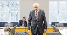  ?? FOTO: DPA ?? Horst Seehofer (CSU) kehrt als Zeuge im Untersuchu­ngsausschu­ss „Ei“noch einmal in den Bayerische­n Landtag zurück.