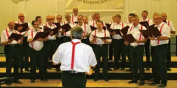  ??  ?? In drei Beiträgen zeigte die gastgebend­e Chorgemein­schaft Bissingen mit ihrem langjährig­en Dirigenten Roman Bauer ihre musikalisc­he Bandbreite auf. Foto: Herreiner