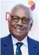  ??  ?? The legendary Summa Nawarathna­m, a former President of SLSRFR being honoured