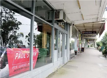  ??  ?? The main street of Garfield resembles a ghost town as metropolit­an lockdown restrictio­ns have been imposed oin the rural town on the edge of Cardinia shire.