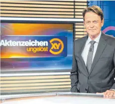  ?? ARCHIV-FOTO: DPA/SINA SCHULDT ?? ZDF-Moderator Rudi Cerne im Studio der Sendung „Aktenzeich­en XY ... ungelöst“. Am Mittwoch wird der Fall der getöteten Studentin, die bei Leipferdin­gen gefunden wurde, vorgestell­t.