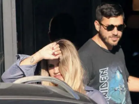  ??  ?? La hija mayor de Marcelo volvió a apostar al amor. Chano Charpentie­r le presentó a quien es hoy su nueva pareja, un joven que ya conoce al conductor y viajó con el clan Tinelli a Punta del Este. El sábado 12 almorzaron en Gardiner.