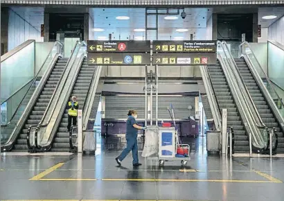  ?? MANÉ ESPINOSA ?? El aeropuerto de El Prat, vacío estos días por la pandemia del Covid-19