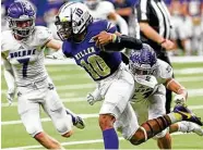  ?? Tom Reel / Staff photograph­er ?? Corpus Christi Miller quarterbac­k Andrew Body slices through Boerne’s Will Pearson (7) and Tanner Lundy in a Class 4A third-round game at the Alamodome.