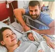  ?? Foto: Instagram Haase ?? Henry Haase mit Lebensgefä­hrtin Sarah und Sohn Stephan.