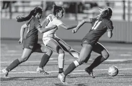  ?? Photos by William Luther/Staff photograph­er ?? Camila Palacios scored two goals for Johnson on Friday night, including this one in the first half against two LEE defenders.