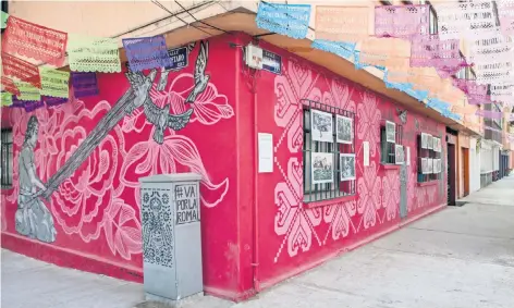  ??  ?? El artista Adrián Cuevas intervino la sede del colectivo Jóvenes Artesanos (esquina de Córdoba y Querétaro), que busca recaudar fondos para crear más murales.