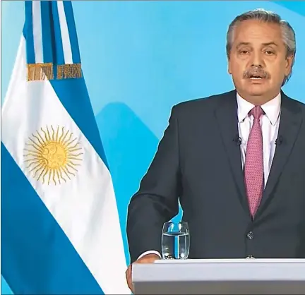  ??  ?? MENSAJE GRABADO. El jefe de Estado habló durante 12 minutos con libreto de Alejandro Grimson, Santiago Cafiero y Carla Vizzotti.