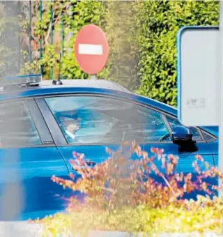  ?? // AFP ?? El juez Juan Carlos Peinado, ayer, entrando al Palacio de la Moncloa