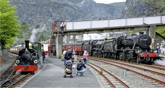  ?? CHRIS PARRY ?? ‘8F’ No. 48151 and ‘Jubilee’
No. 45690 Leander stand at Blaenau Ffestiniog with a Network Rail/ Transport for Wales private charter train on August 3 2019, while ex-Penrhyn Quarry Linda and single Fairlie
Taliesin rest in the Ffestiniog part of the station.