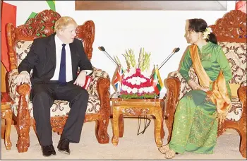  ??  ?? This handout photo taken and released on Feb 11, 2018 by Myanmar’s Ministry of Informatio­n shows Myanmar State Counsellor Aung San Suu Kyi (right), chatting with Britain’s Foreign Minister Boris Johnson (left), during their meeting in
Naypyidaw. (AFP)