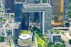  ?? PROVIDED TO CHINA DAILY ?? The co-location arrangemen­ts at the West Kowloon Terminus tabled to the Legislativ­e Council has been put through several rounds of discussion­s. To resolve the issue, Basic Law Drafting Committee member Tam Yiu-chung believes the Shenzhen Bay...