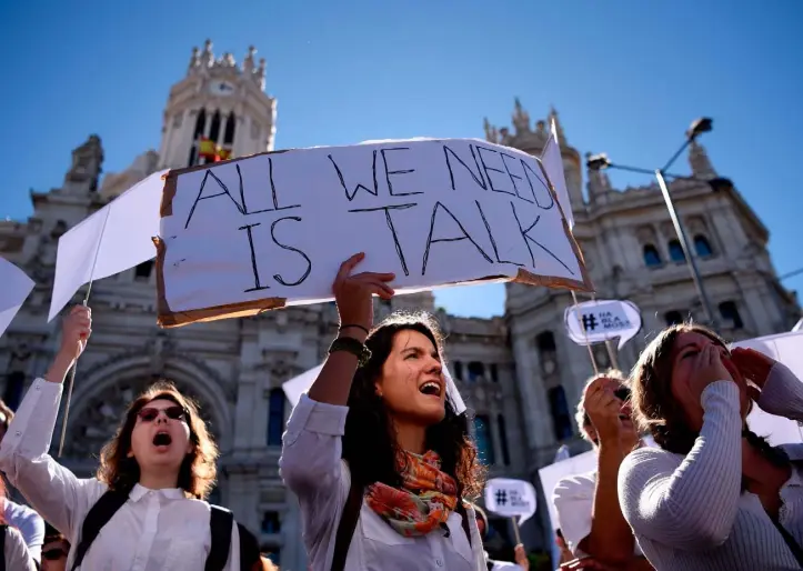  ??  ?? DIALOGUE: Peaceful protesters chanting ‘Let’s talk’ at a demonstrat­ion yesterday at Cibeles Square in Madrid. Similar marches across the country called on Catalan and Spanish cooperatio­n