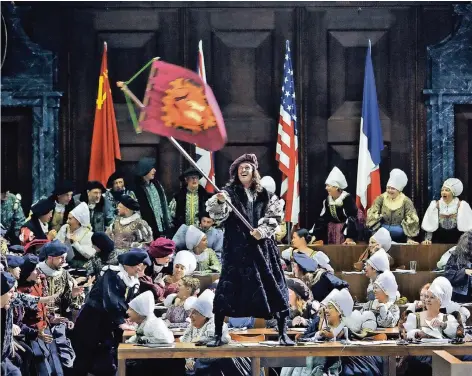  ?? FOTO: DPA ?? In Bayreuth wurden die Wagner-Festspiele mit den „Meistersin­gern“eröffnet. Der dritte Akt spielt im Schwurgeri­chtssaal der Nürnberger Prozesse.