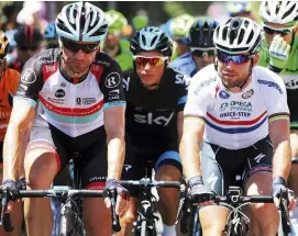  ??  ?? Jens and Cavendish bonded while ighting to survive the time cut in the Tour mountains