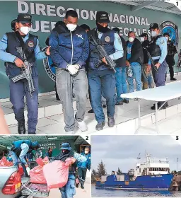  ?? FOTOS: ESTALIN IRÍAS ?? (1) Los siete detenidos cuando eran perfilados por la Policía. (2) Agentes bajan los 65 sacos con droga. (3) La embarcació­n Kabu Payaska.